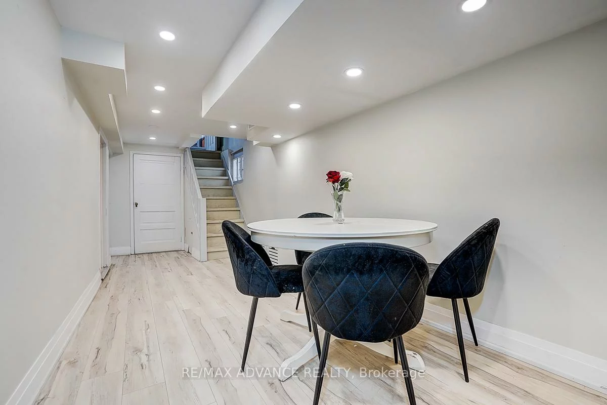 33, Castlefield, Yonge-Eglinton, Toronto