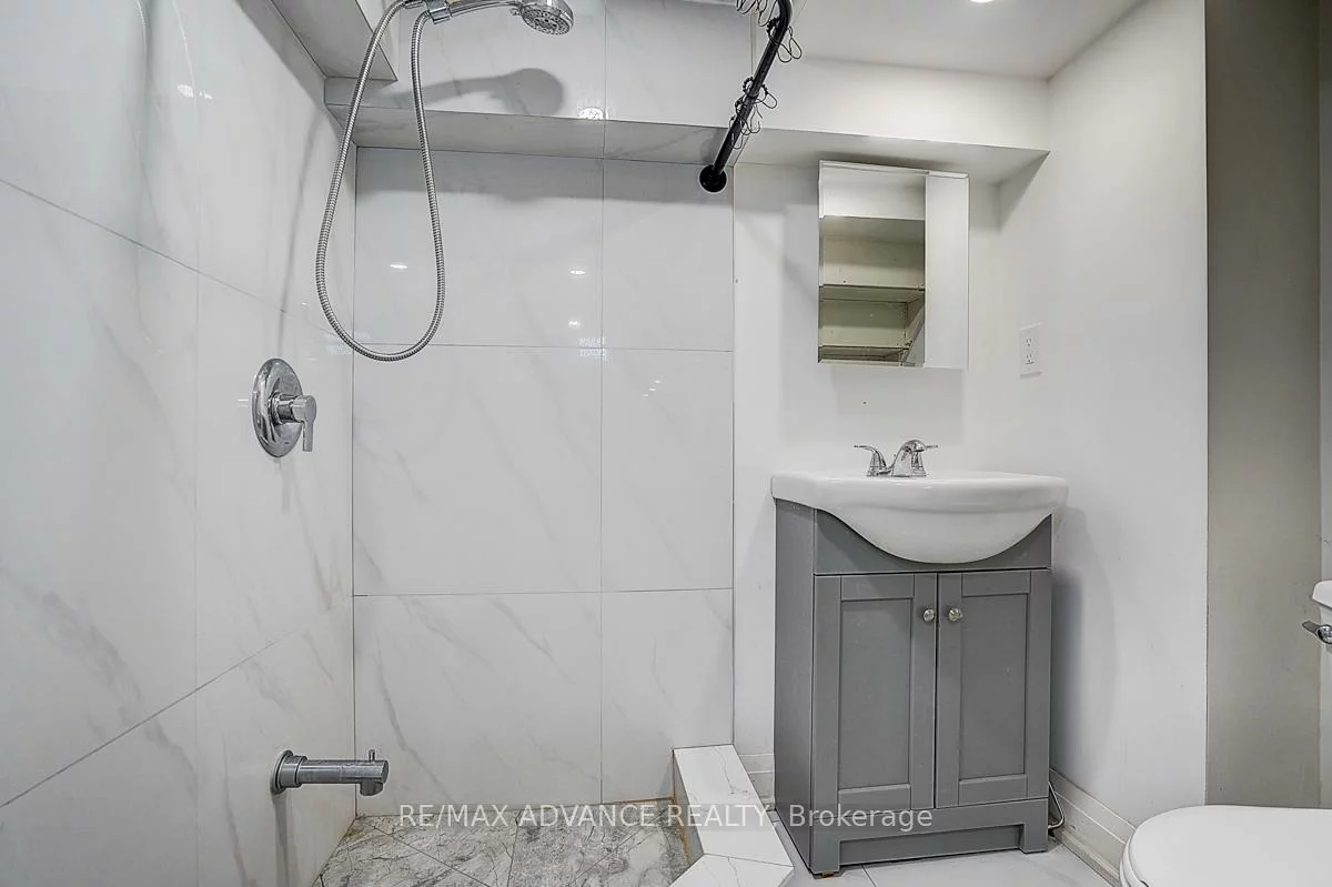 33, Castlefield, Yonge-Eglinton, Toronto