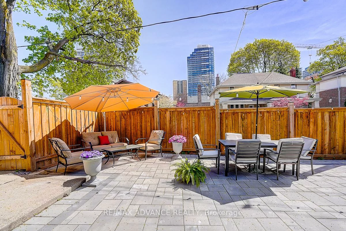33, Castlefield, Yonge-Eglinton, Toronto