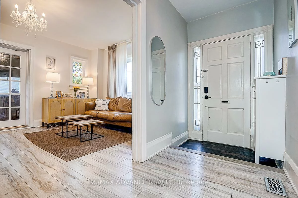 33, Castlefield, Yonge-Eglinton, Toronto