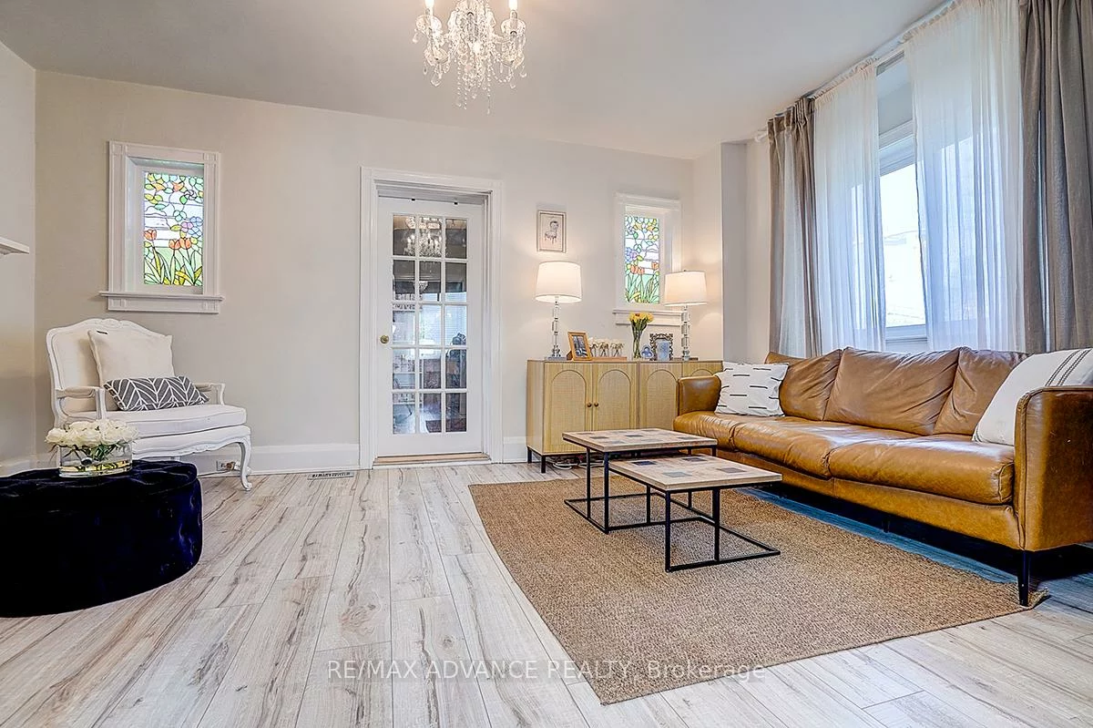 33, Castlefield, Yonge-Eglinton, Toronto