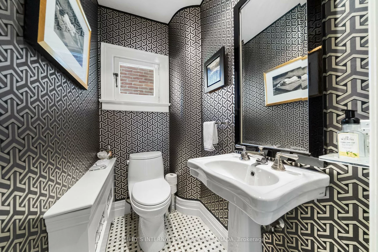 236, Poplar Plains, Casa Loma, Toronto