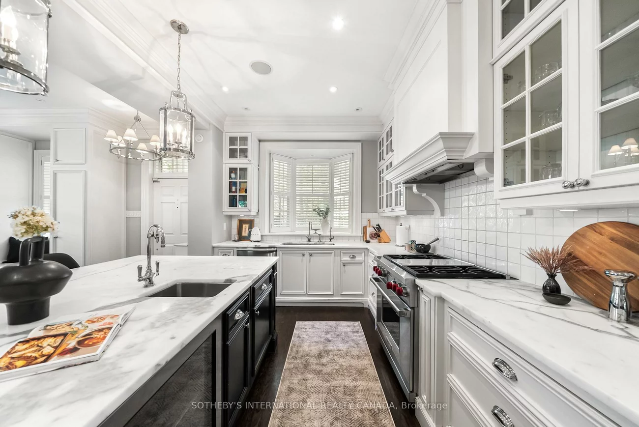 236, Poplar Plains, Casa Loma, Toronto