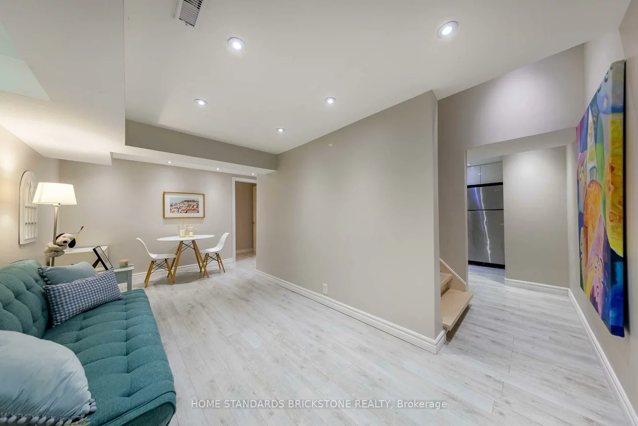 60, Madawaska, Newtonbrook East, Toronto