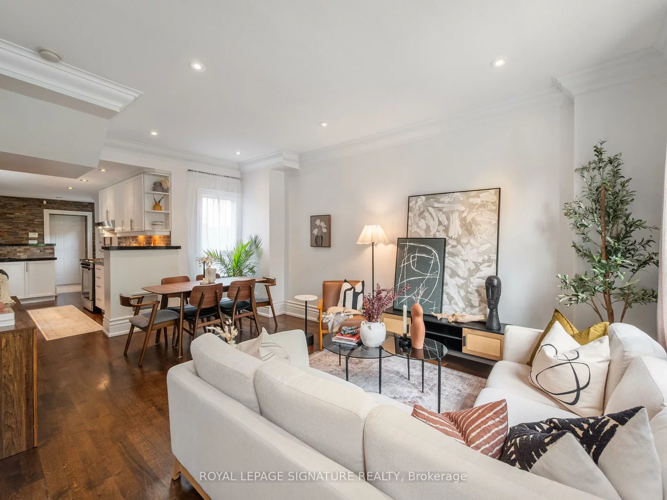 4, Whitaker, Niagara, Toronto