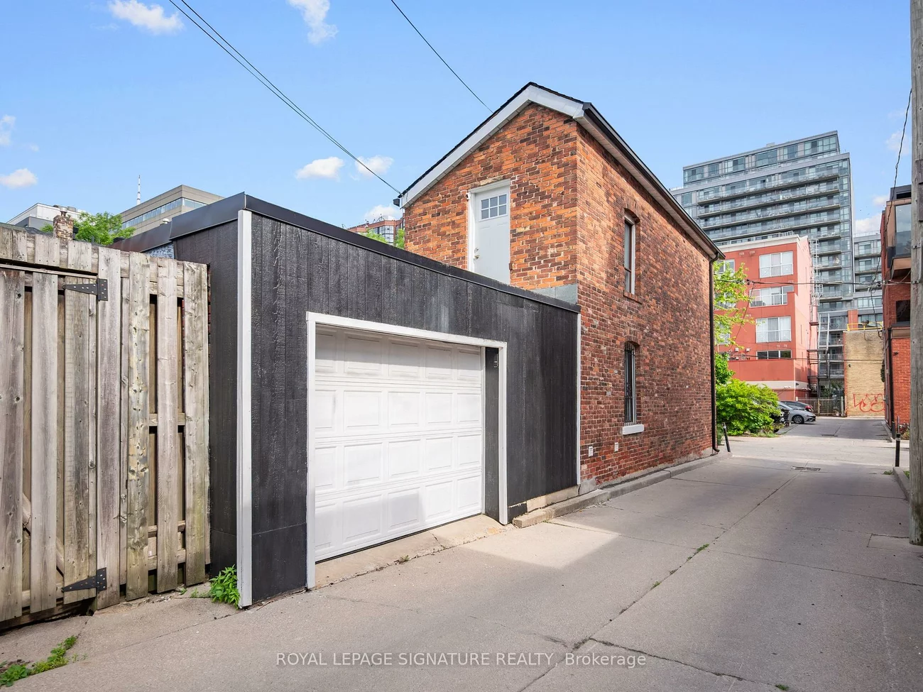 4, Whitaker, Niagara, Toronto