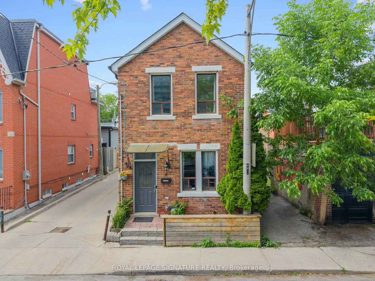4, Whitaker, Niagara, Toronto