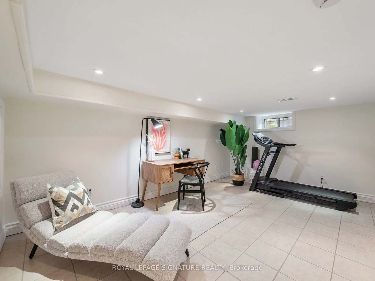 4, Whitaker, Niagara, Toronto