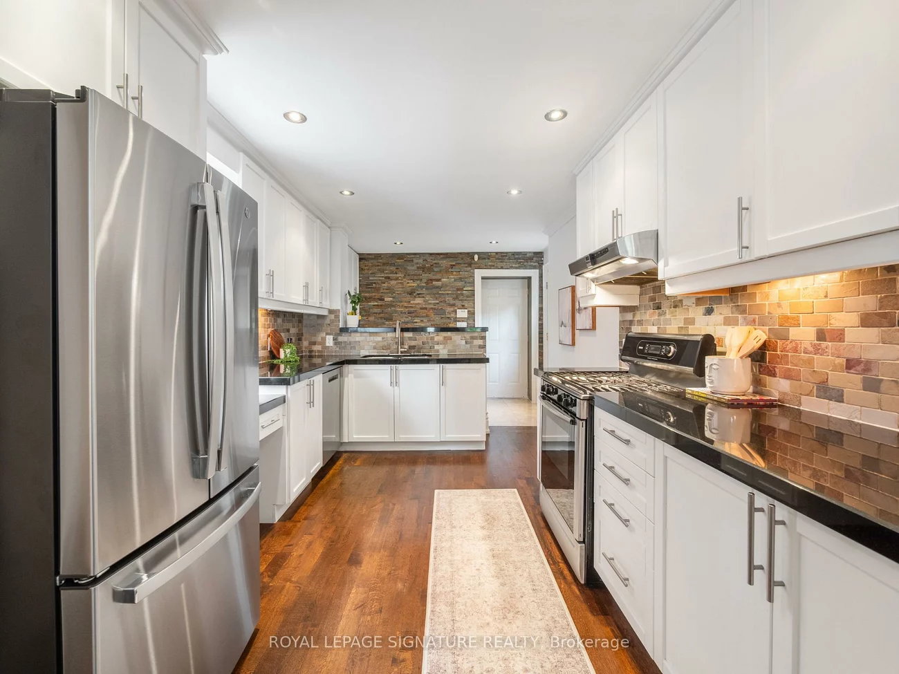 4, Whitaker, Niagara, Toronto
