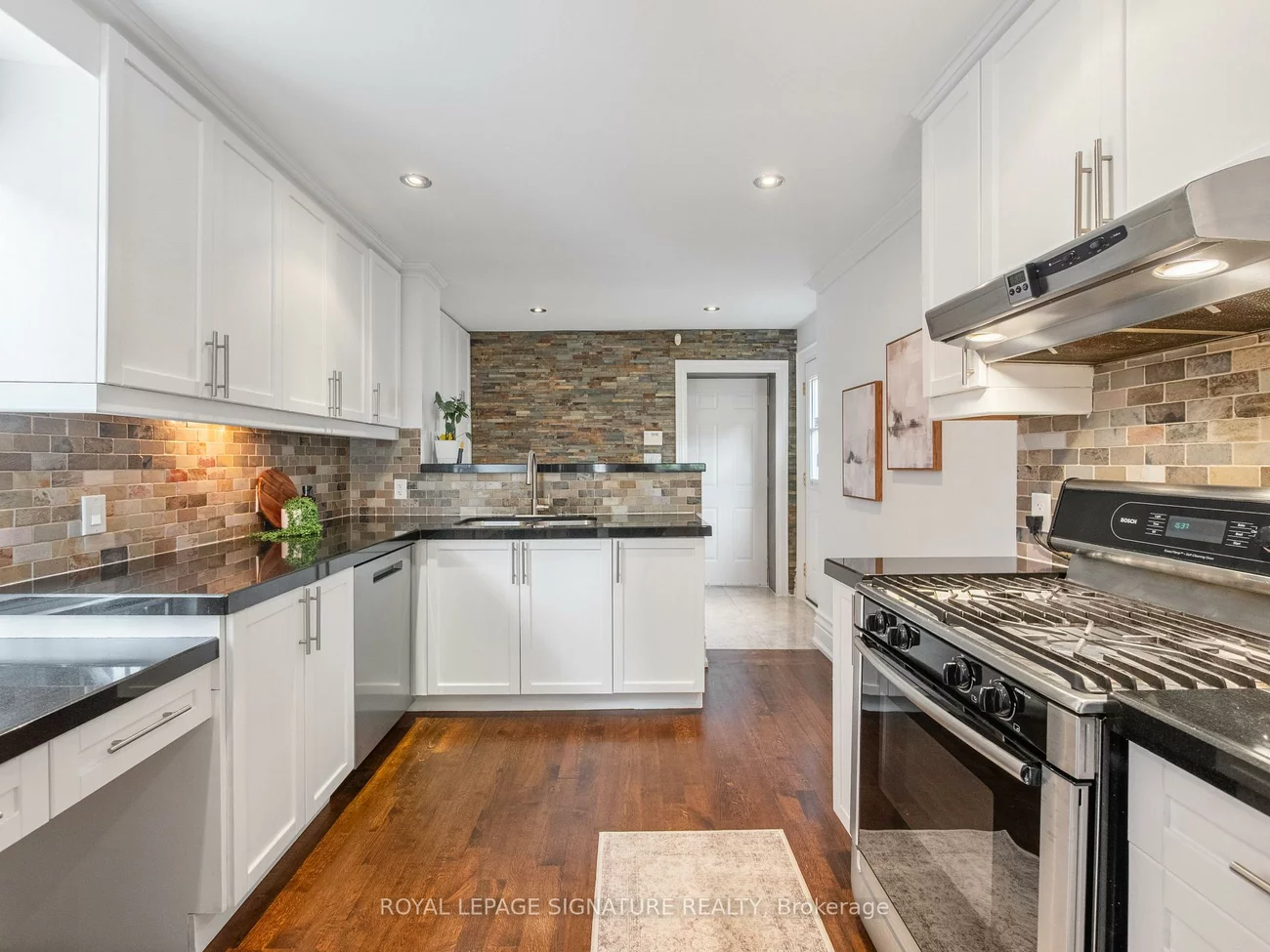 4, Whitaker, Niagara, Toronto