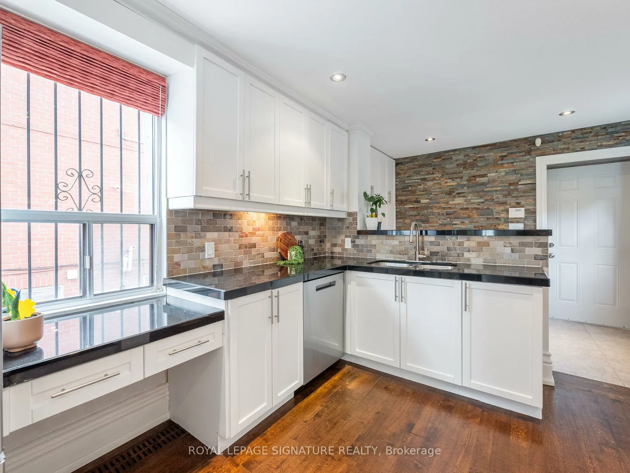 4, Whitaker, Niagara, Toronto