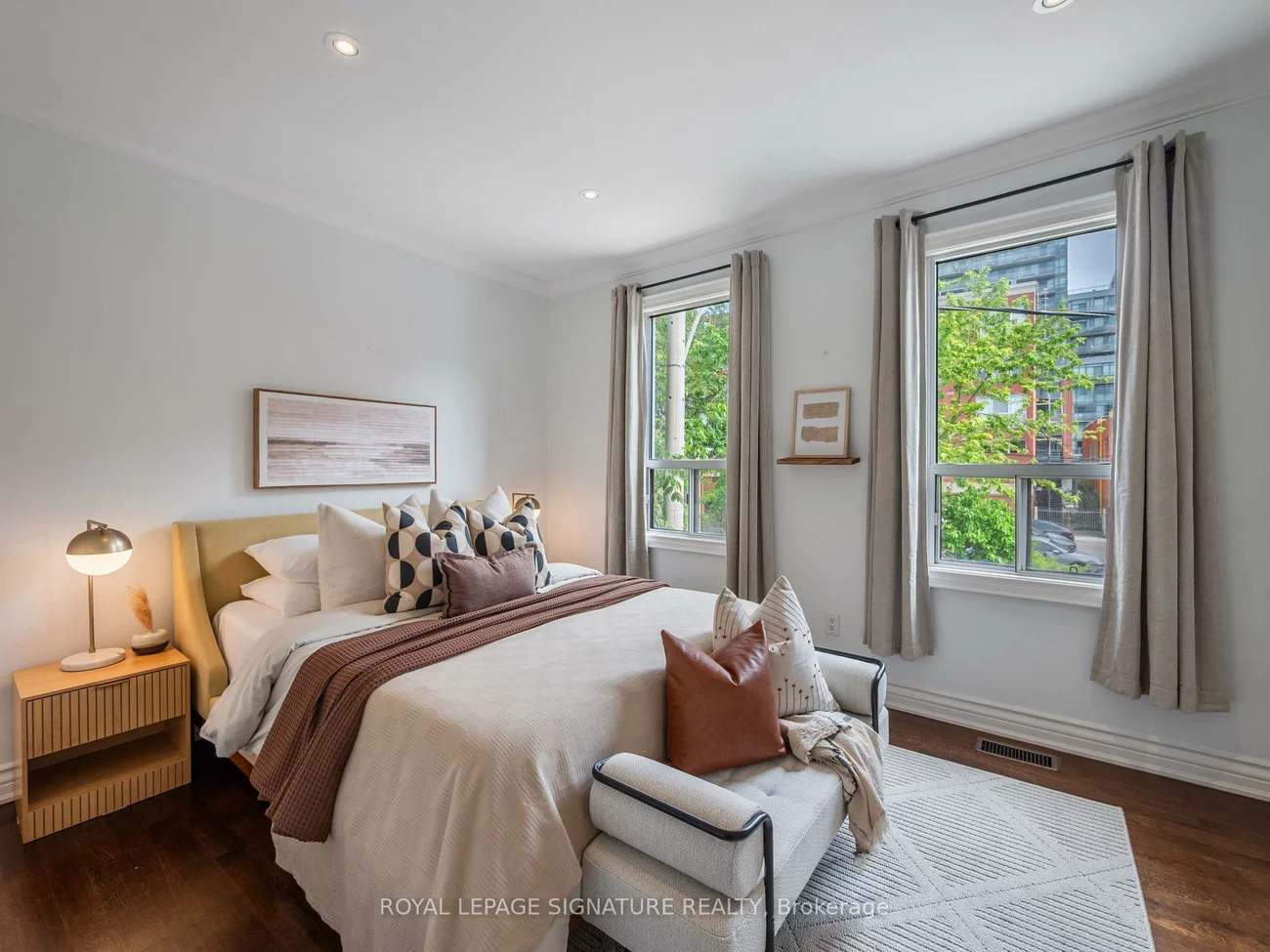 4, Whitaker, Niagara, Toronto