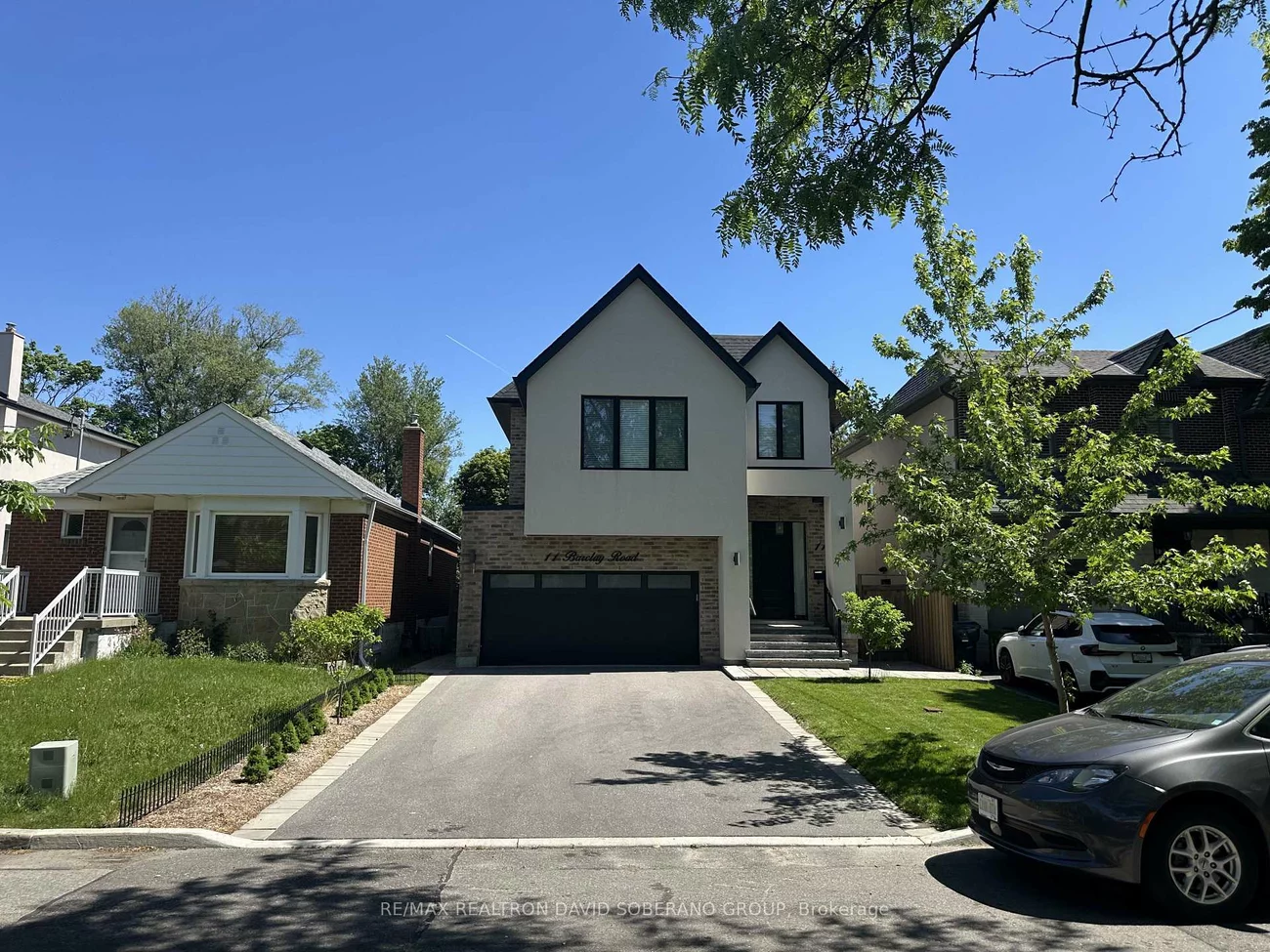 11, Barclay, Clanton Park, Toronto