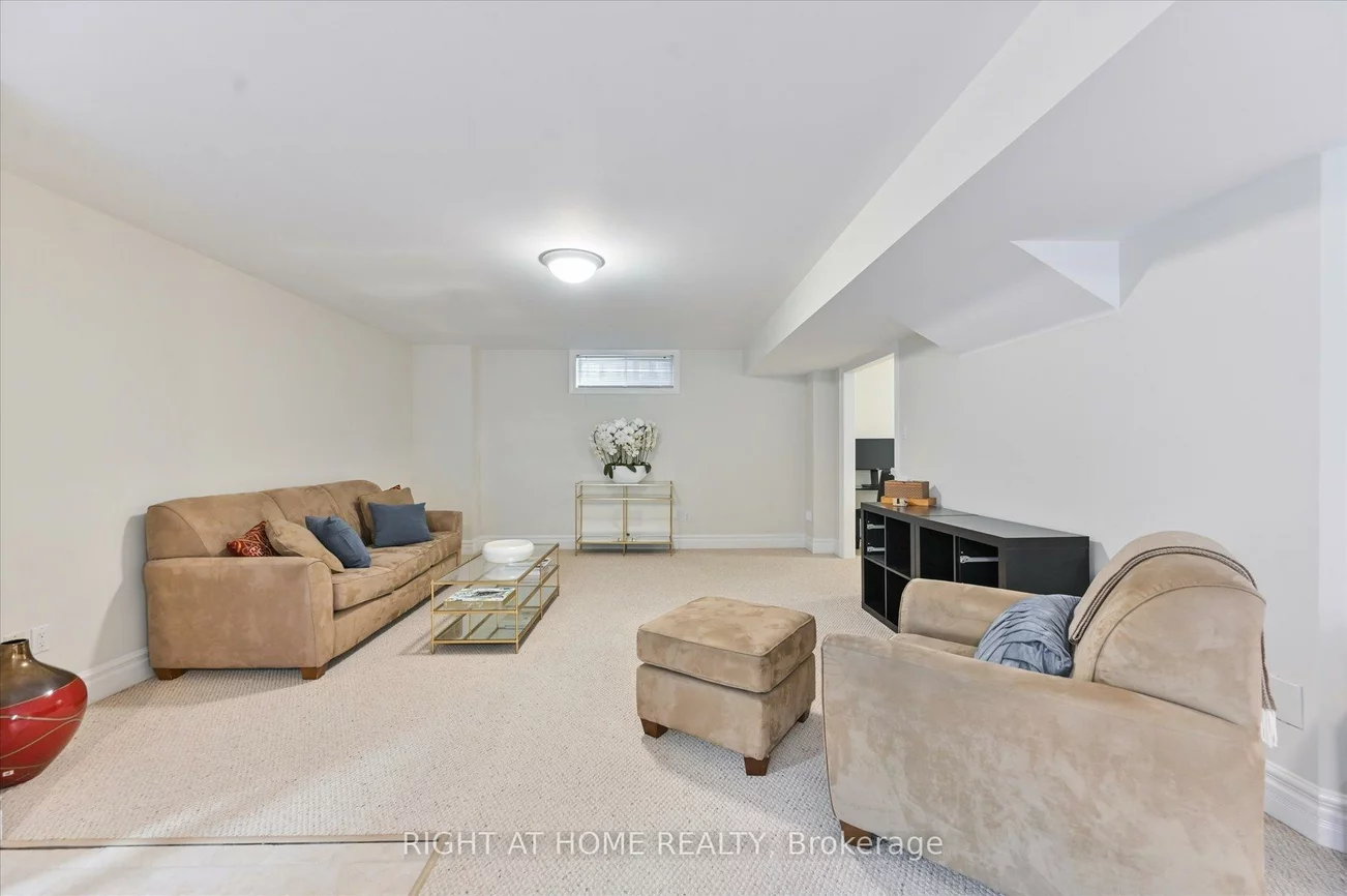 154, Charlton, Newtonbrook West, Toronto