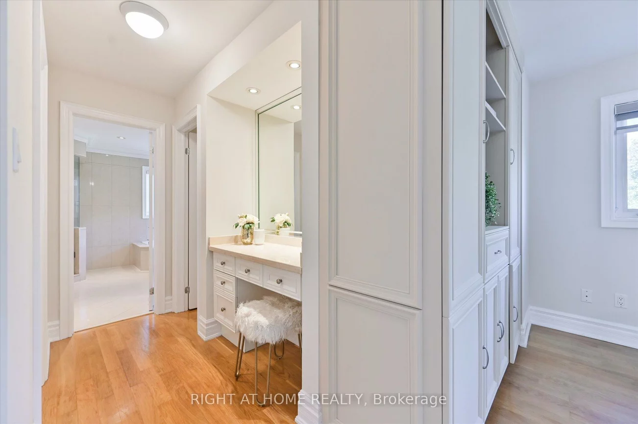154, Charlton, Newtonbrook West, Toronto