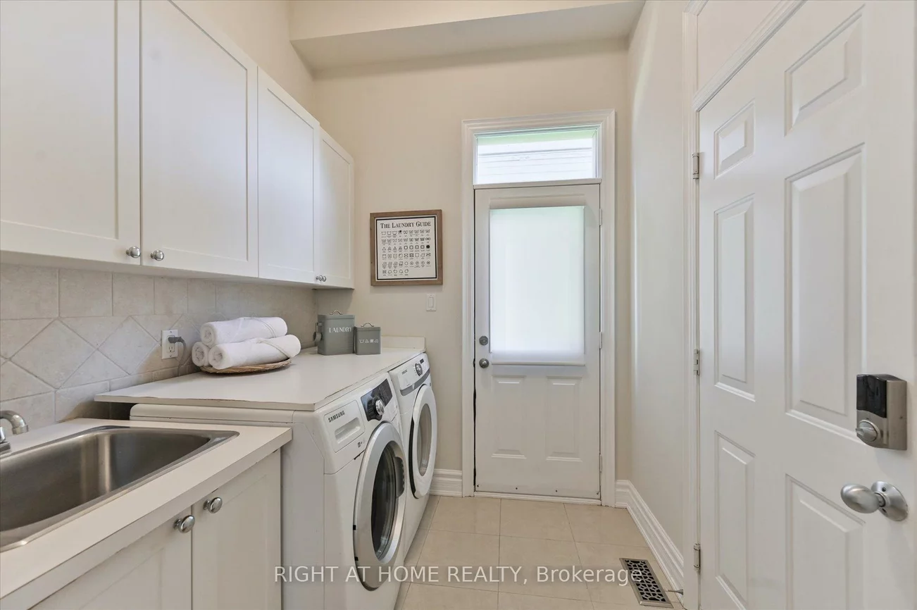 154, Charlton, Newtonbrook West, Toronto