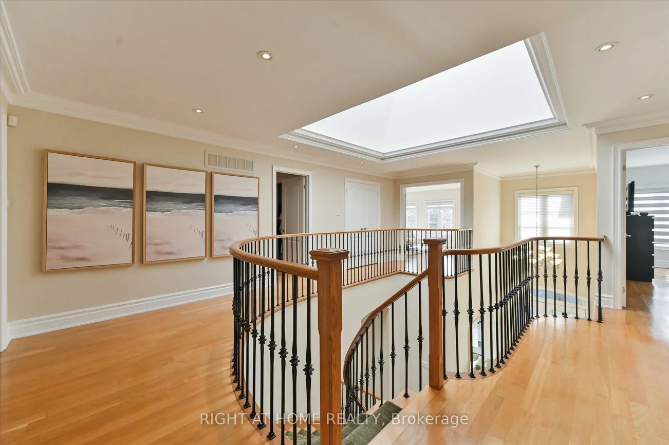 154, Charlton, Newtonbrook West, Toronto