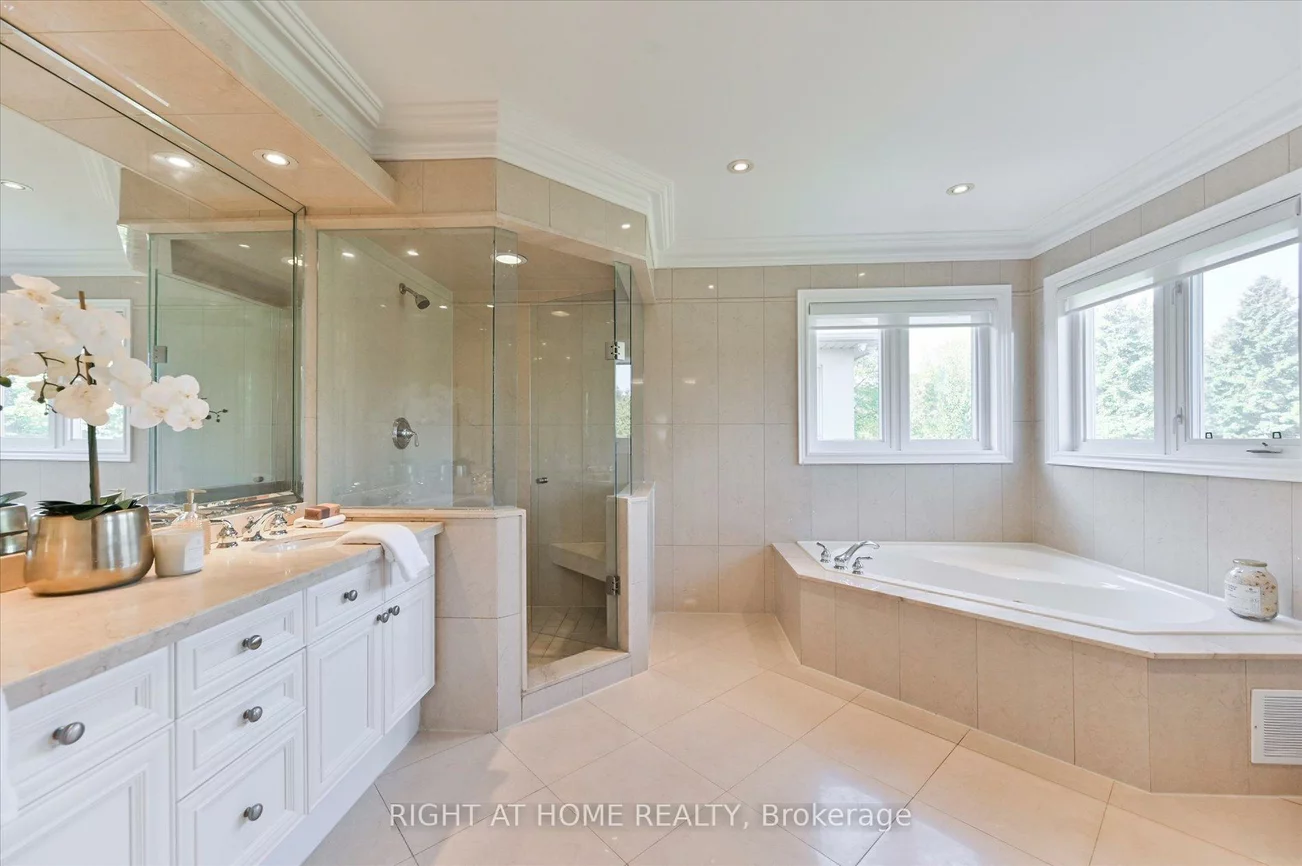 154, Charlton, Newtonbrook West, Toronto