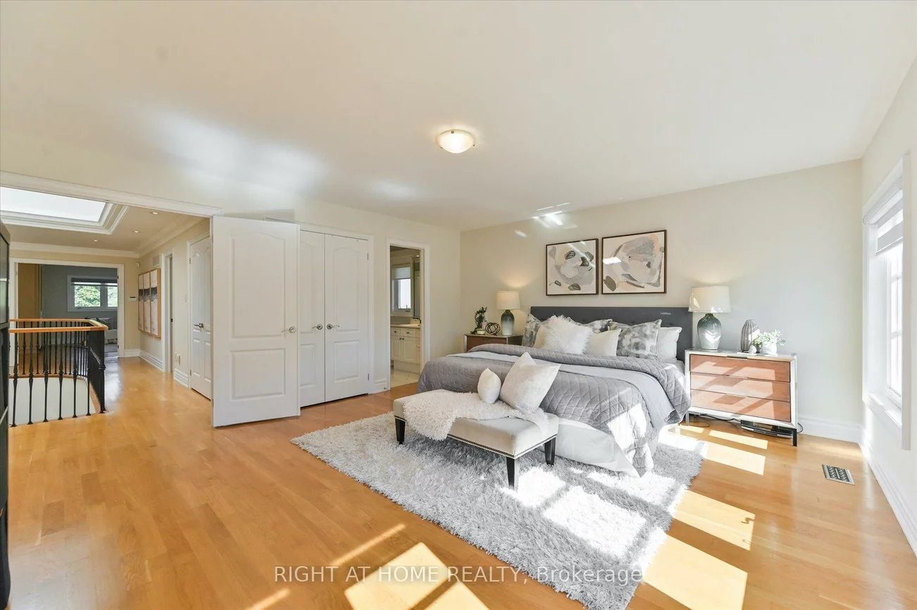 154, Charlton, Newtonbrook West, Toronto