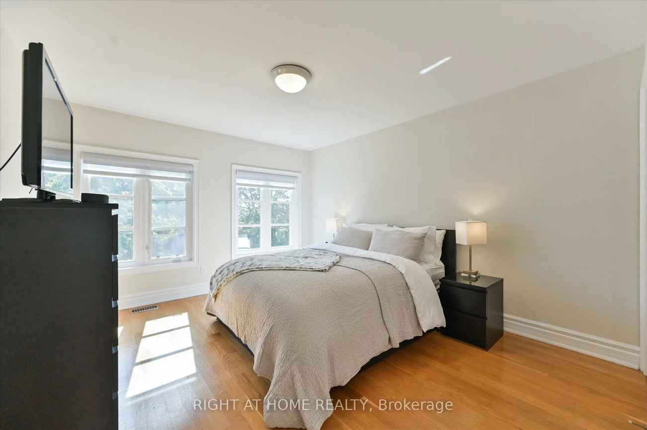 154, Charlton, Newtonbrook West, Toronto