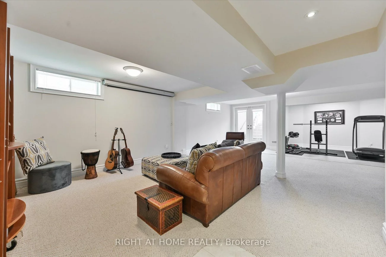 154, Charlton, Newtonbrook West, Toronto