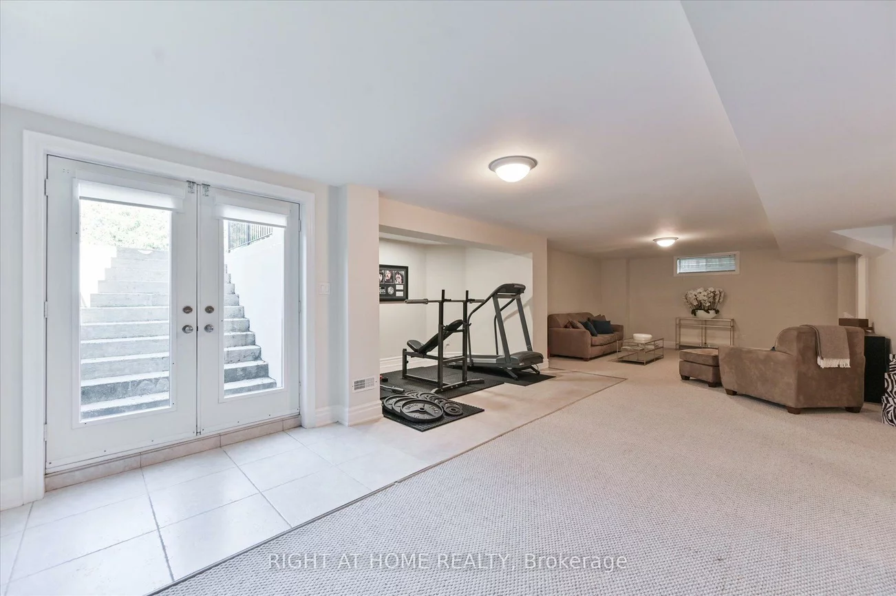 154, Charlton, Newtonbrook West, Toronto