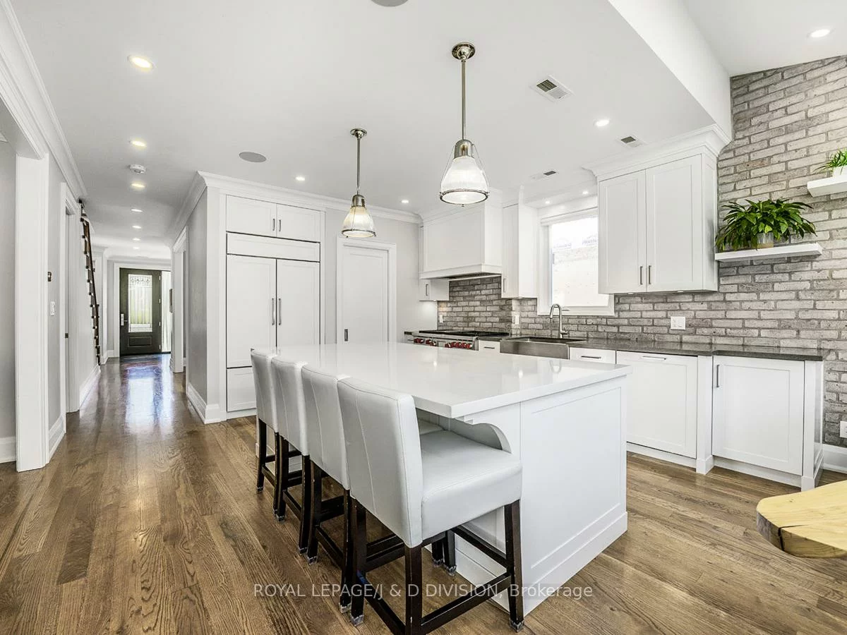 30, Broadleaf, Banbury-Don Mills, Toronto