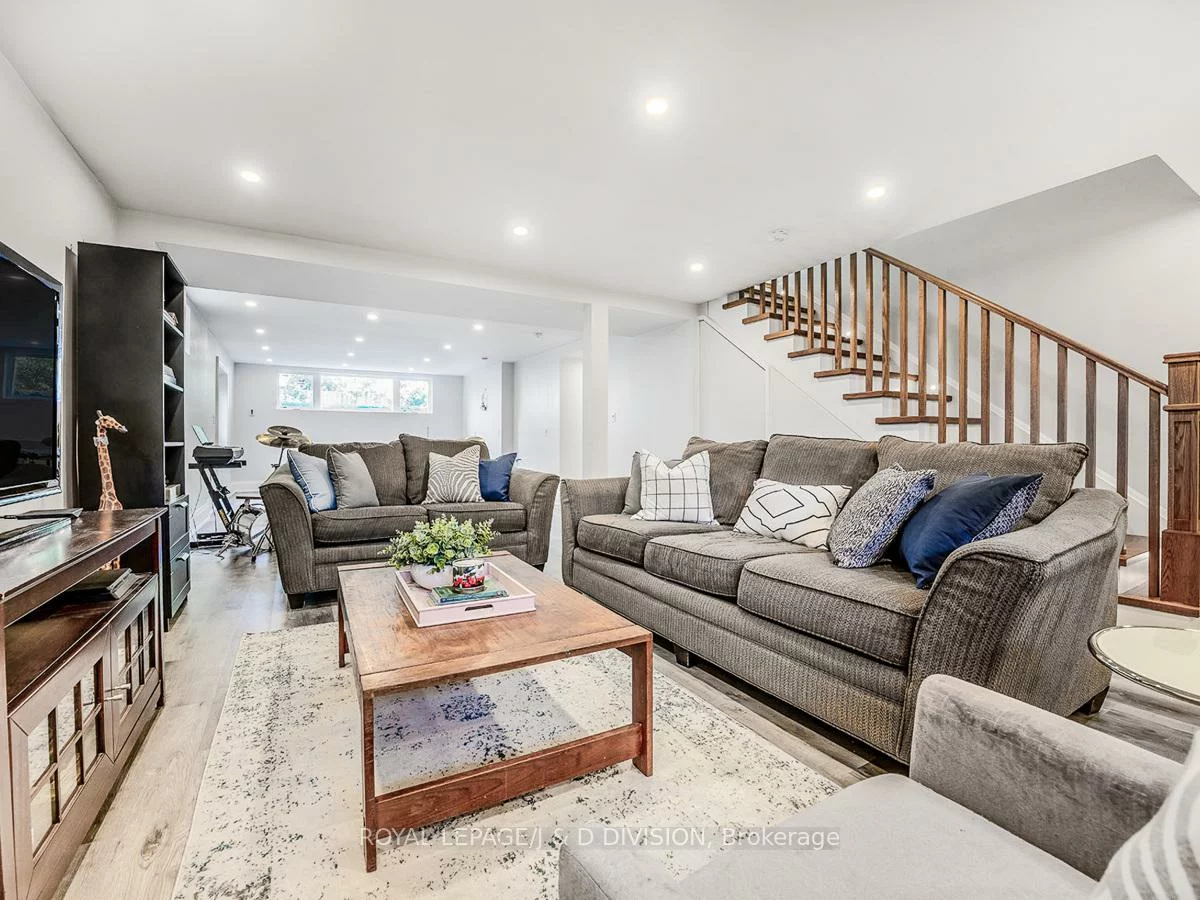 30, Broadleaf, Banbury-Don Mills, Toronto