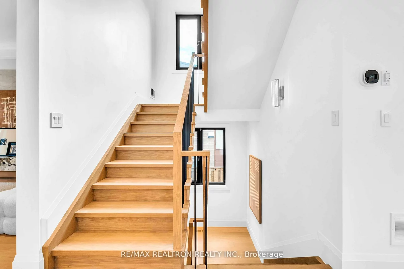 35, Foxwarren, Bayview Village, Toronto