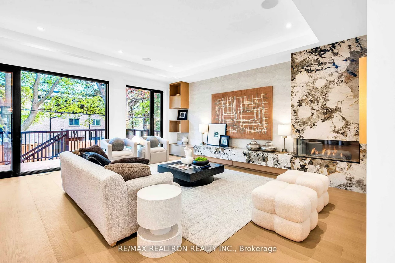35, Foxwarren, Bayview Village, Toronto