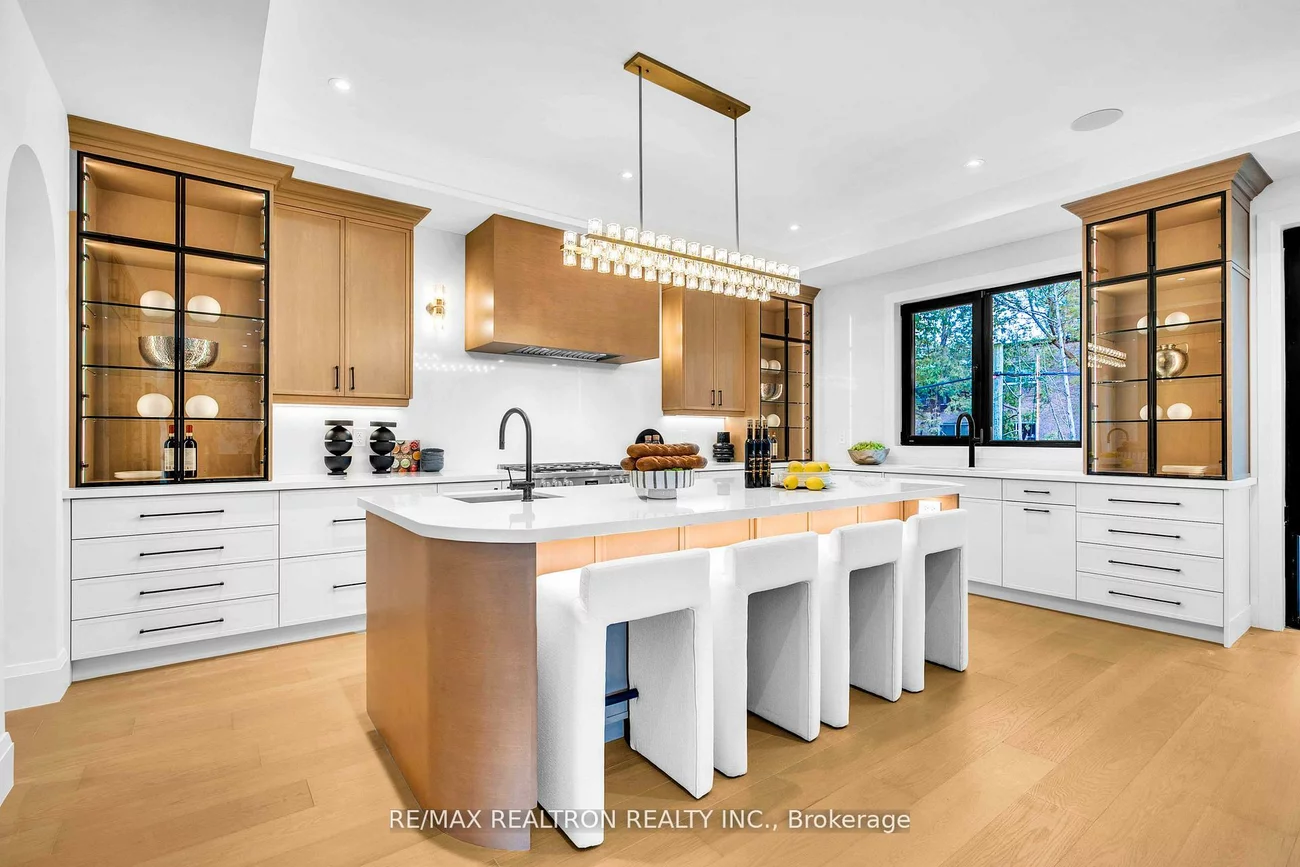 35, Foxwarren, Bayview Village, Toronto