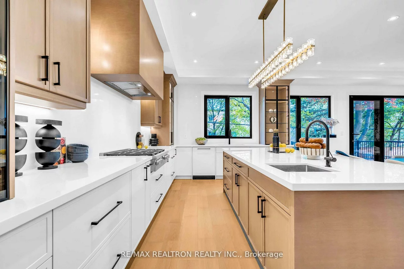 35, Foxwarren, Bayview Village, Toronto