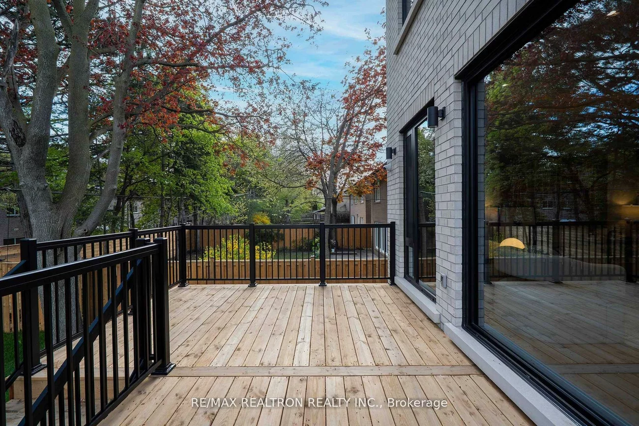 35, Foxwarren, Bayview Village, Toronto