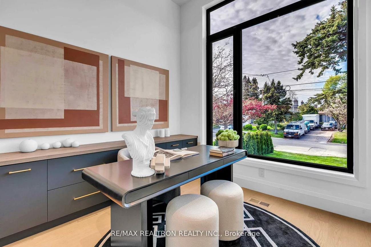 35, Foxwarren, Bayview Village, Toronto