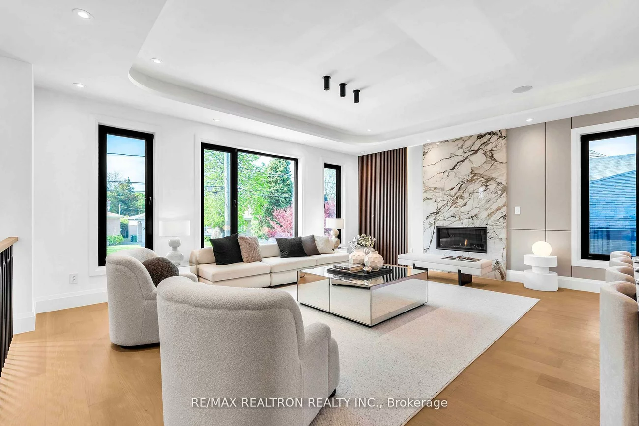 35, Foxwarren, Bayview Village, Toronto