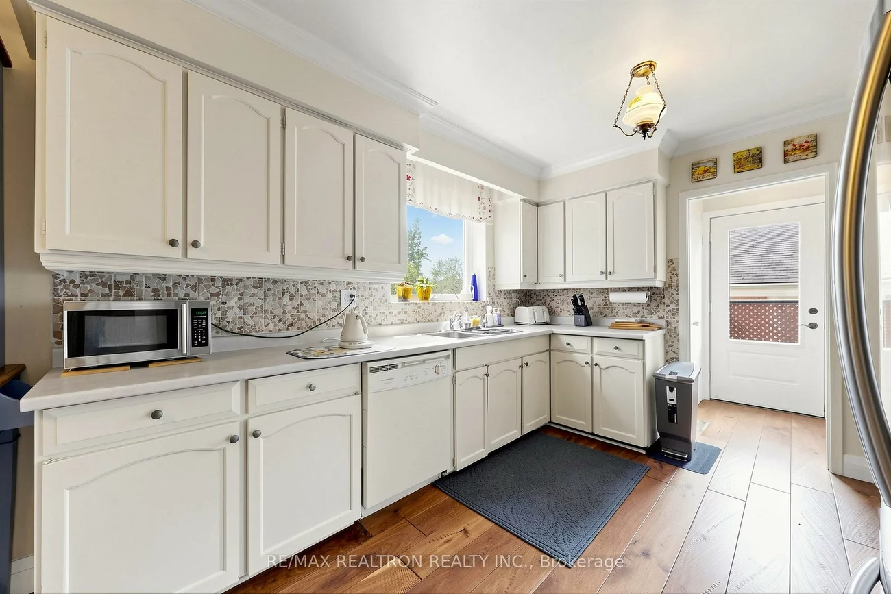 8, Cassandra, Parkwoods-Donalda, Toronto