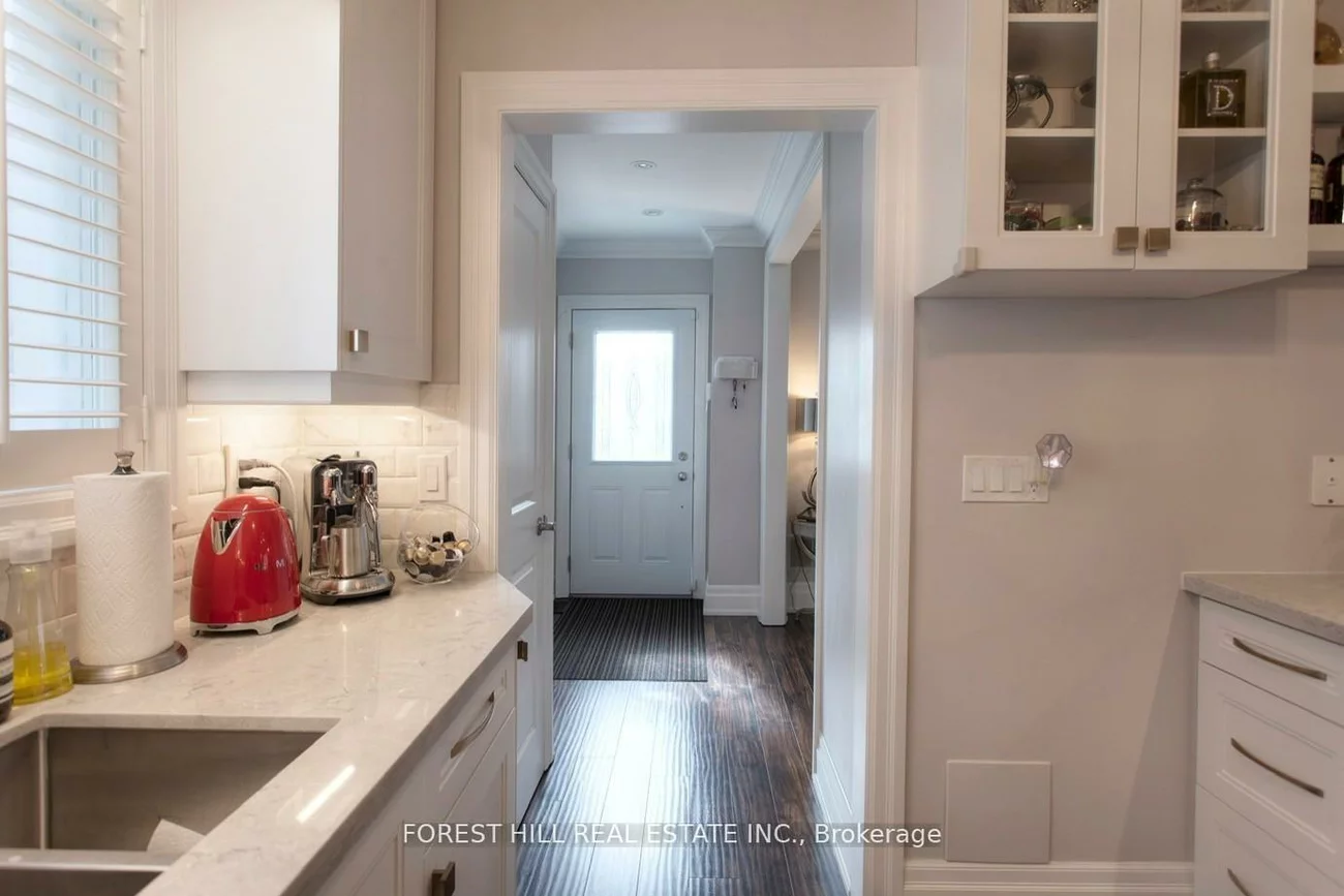 136, Hollywood, Willowdale East, Toronto