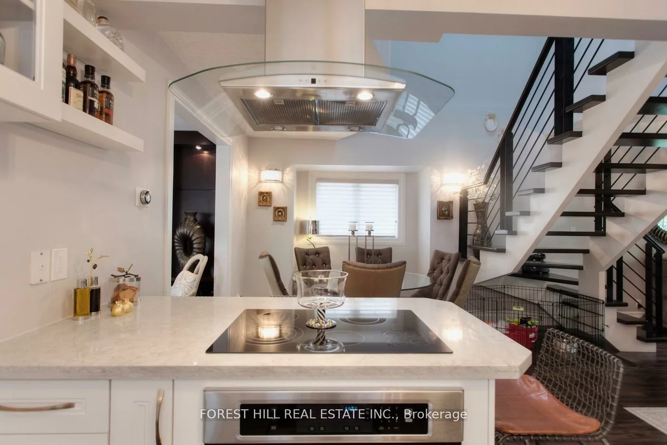 136, Hollywood, Willowdale East, Toronto