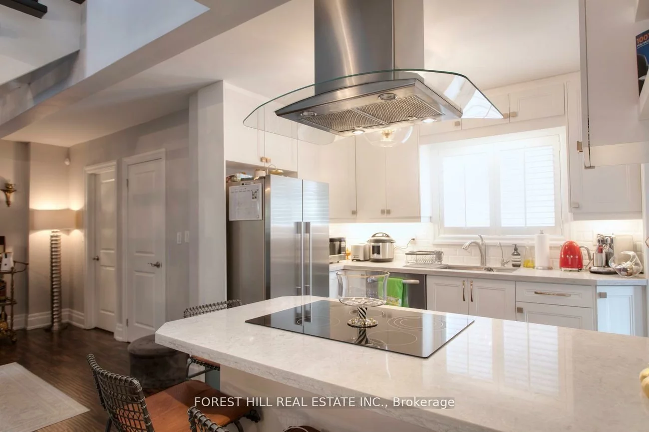 136, Hollywood, Willowdale East, Toronto