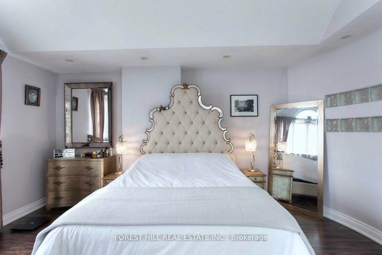 136, Hollywood, Willowdale East, Toronto
