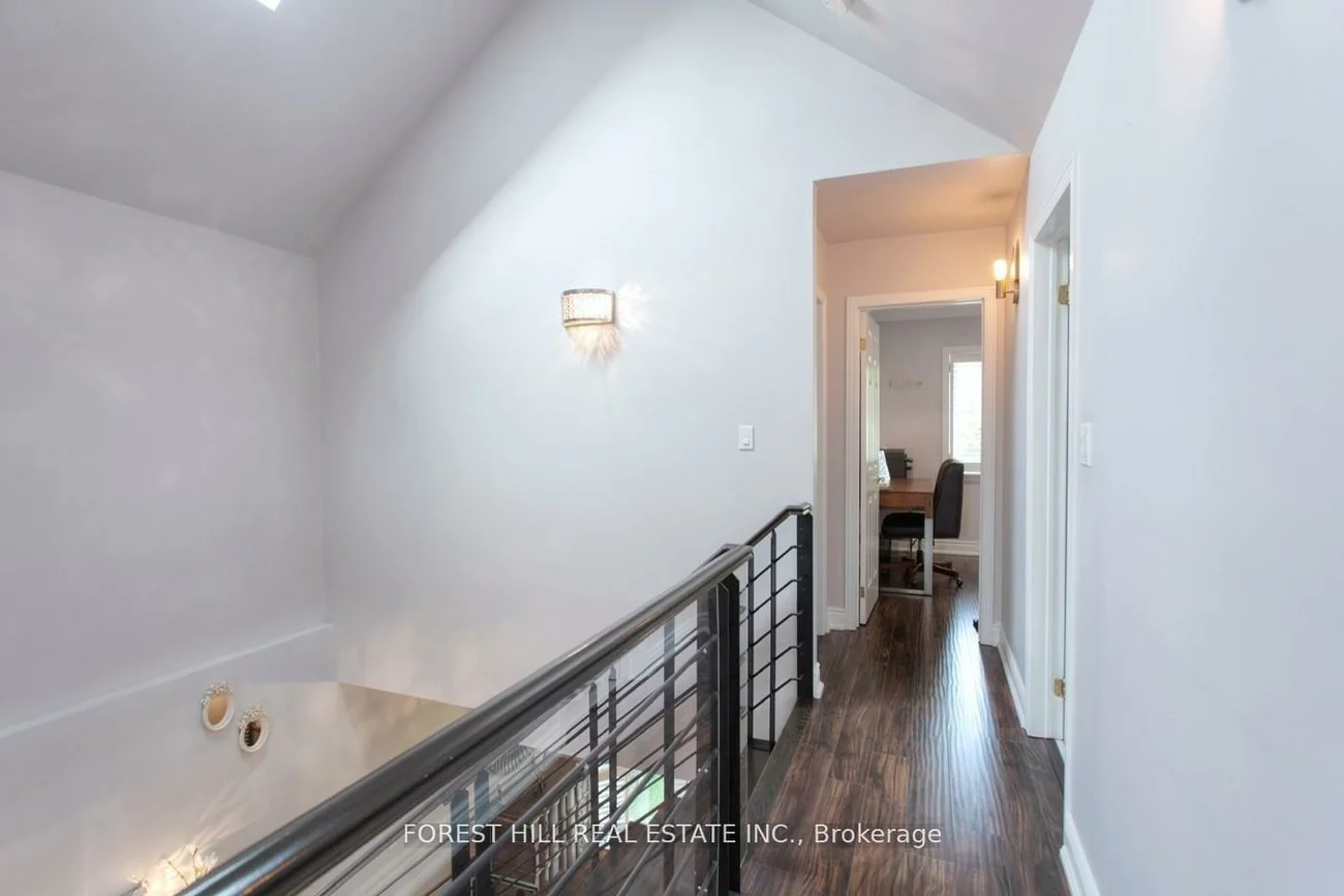 136, Hollywood, Willowdale East, Toronto