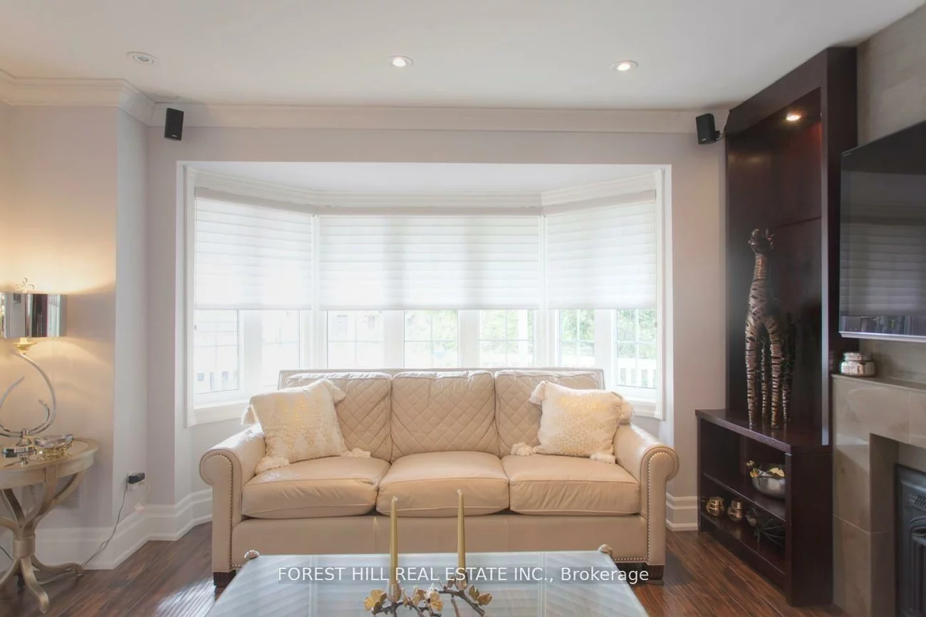 136, Hollywood, Willowdale East, Toronto