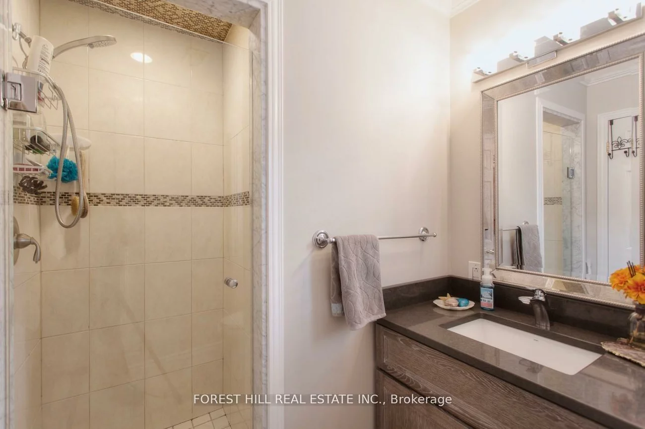 136, Hollywood, Willowdale East, Toronto
