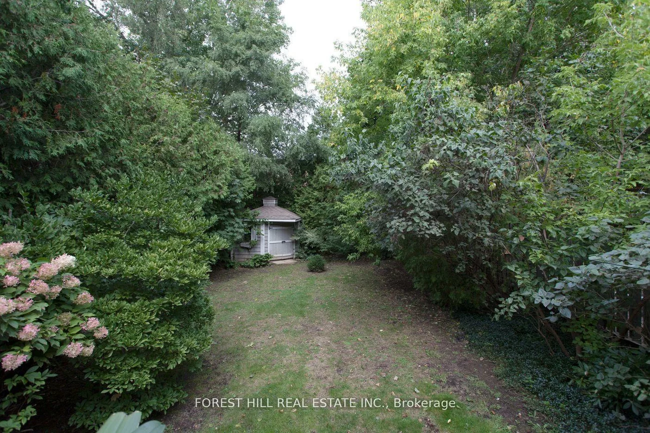 136, Hollywood, Willowdale East, Toronto