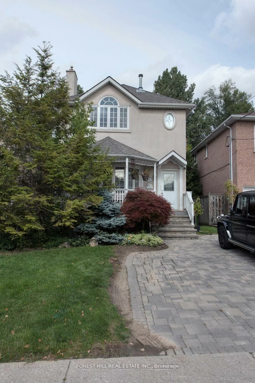 136, Hollywood, Willowdale East, Toronto