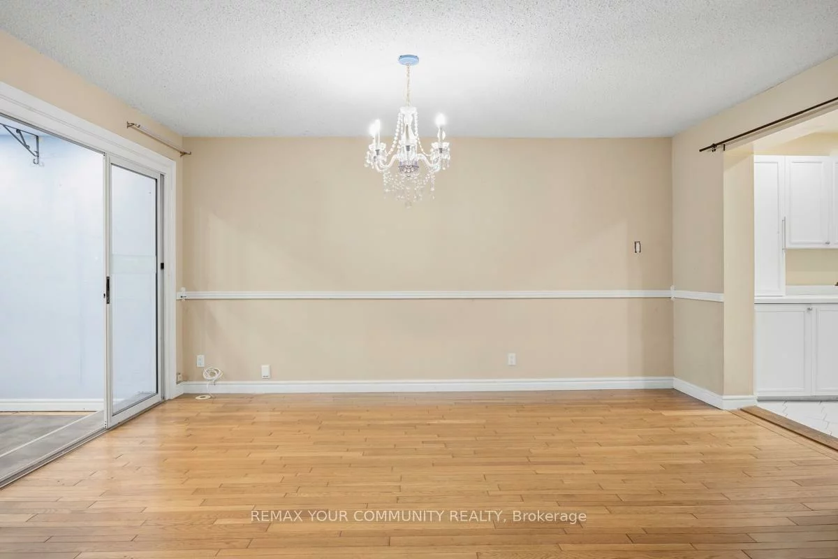 39, Cadillac, Clanton Park, Toronto