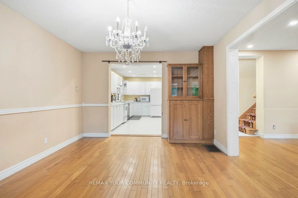 39, Cadillac, Clanton Park, Toronto