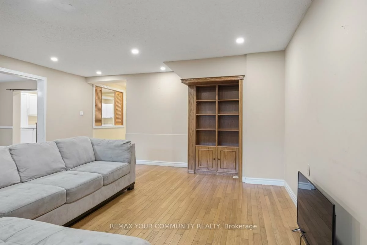 39, Cadillac, Clanton Park, Toronto