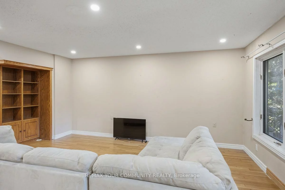 39, Cadillac, Clanton Park, Toronto