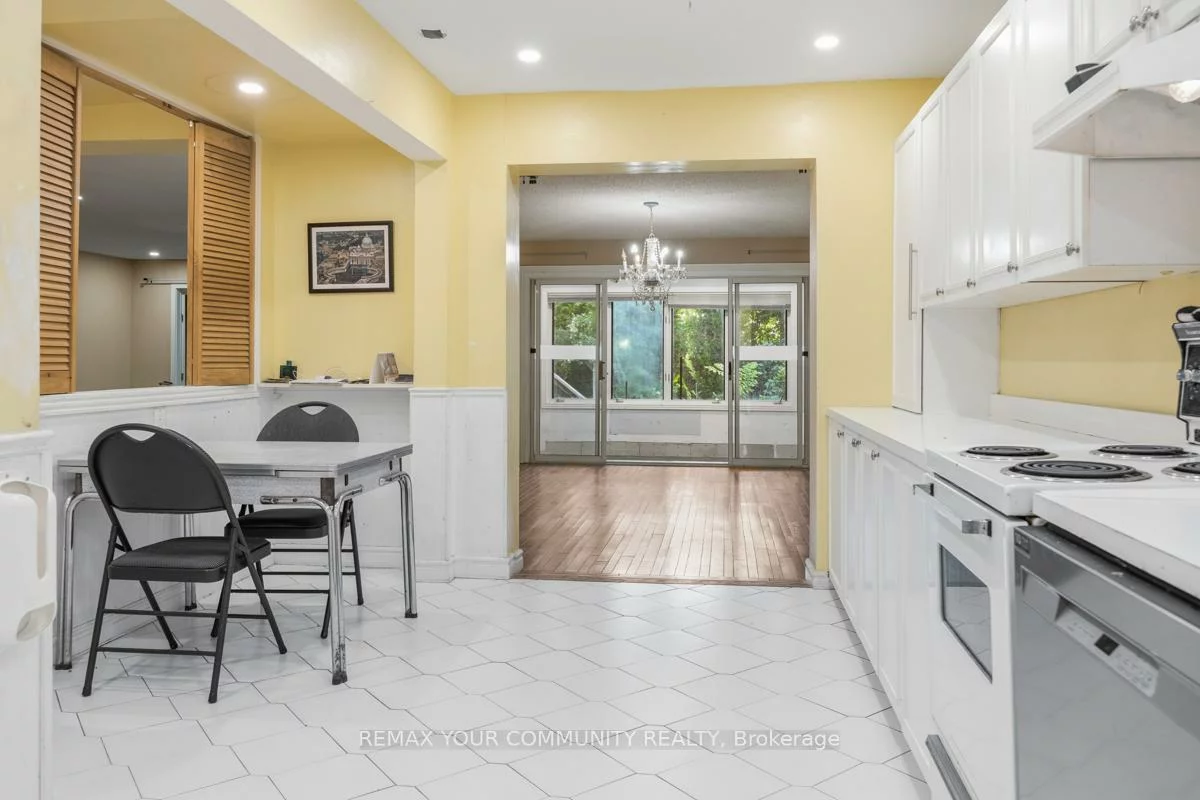 39, Cadillac, Clanton Park, Toronto